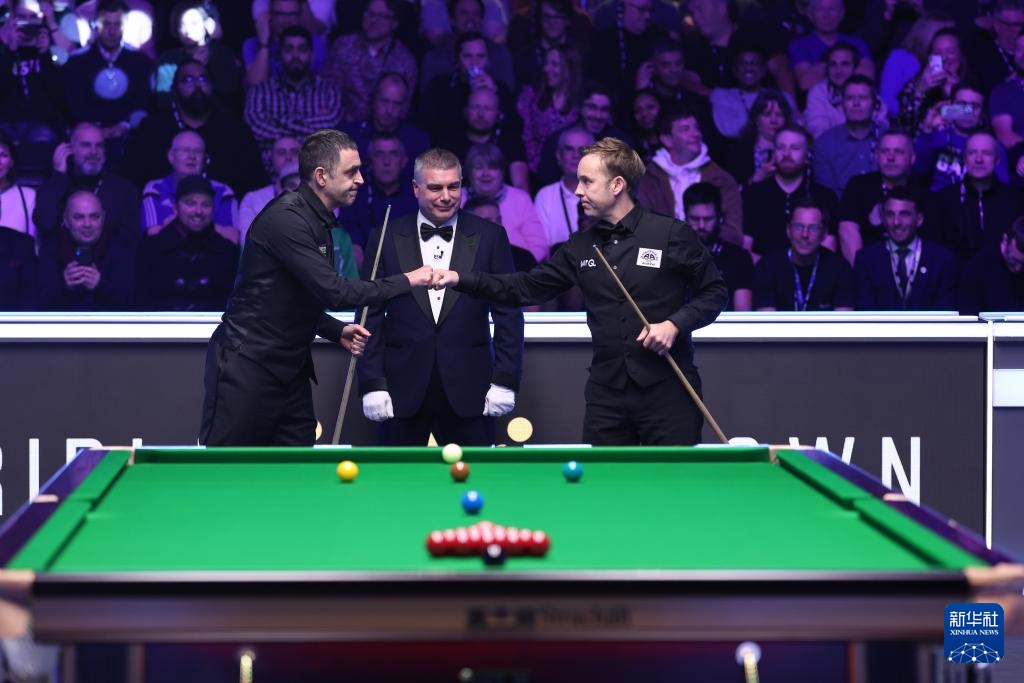 金色酒液的 金色酒液的