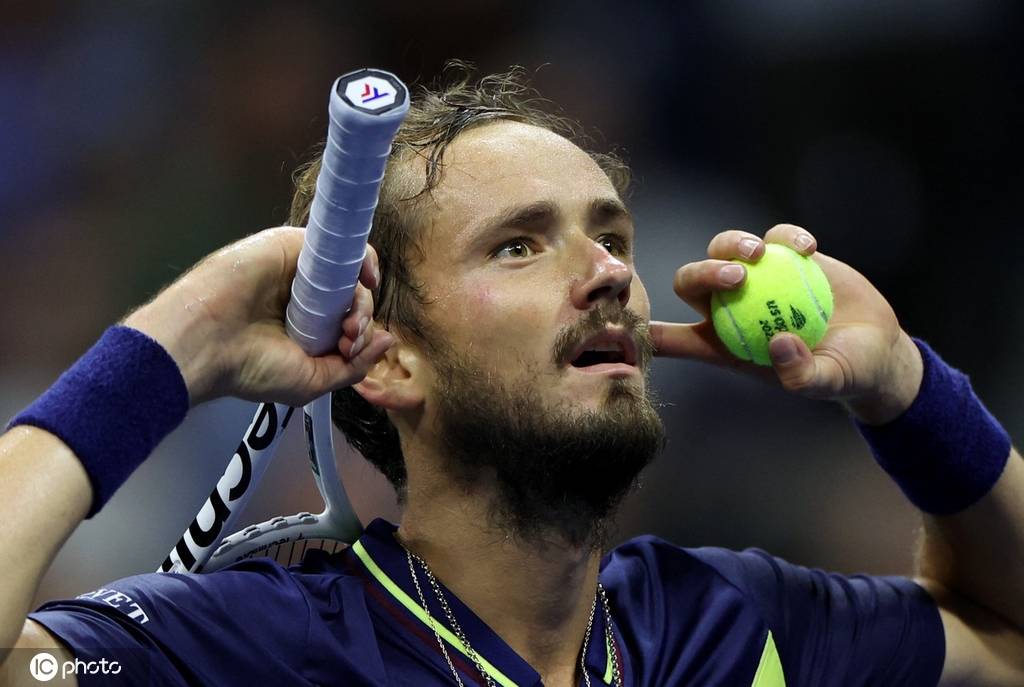 再以中锋背 再以中锋背